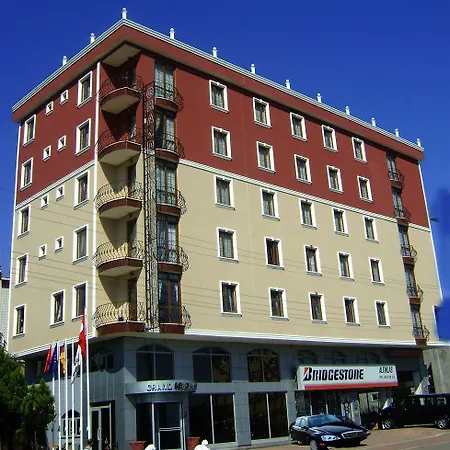 Grand Hotel 3*